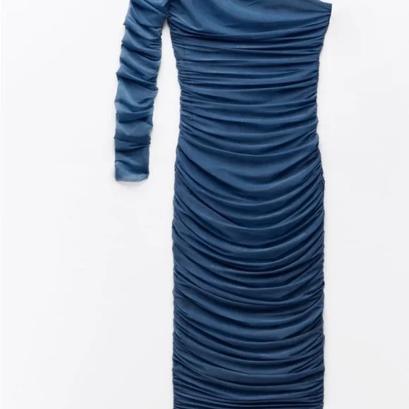 ASYMMETRICAL GATHERED FITTED ORGANZA DRESS
Size Med - Picture 6 of 6